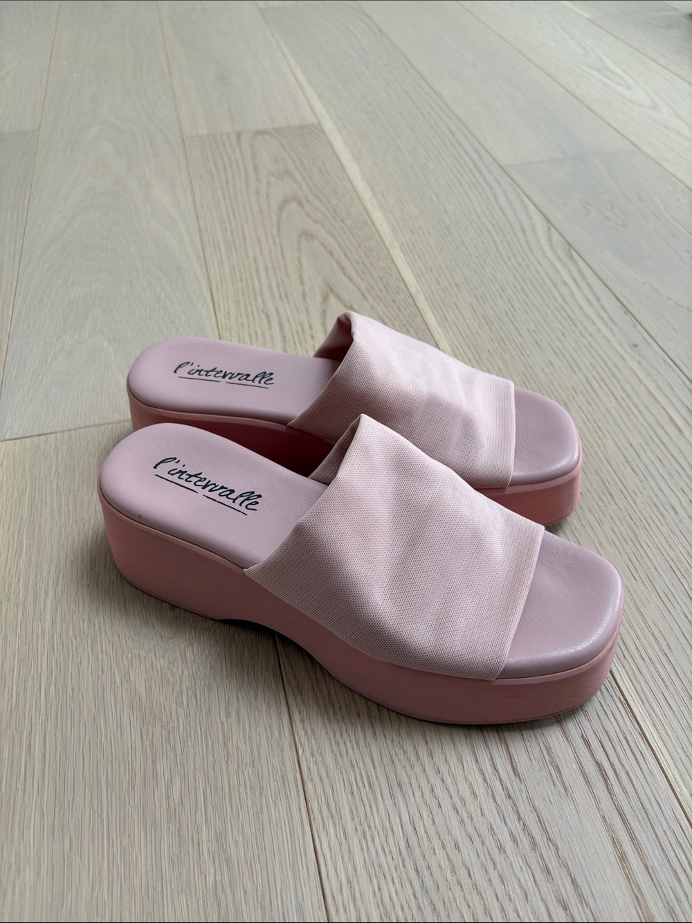 L'intervalle pink platform slide mules